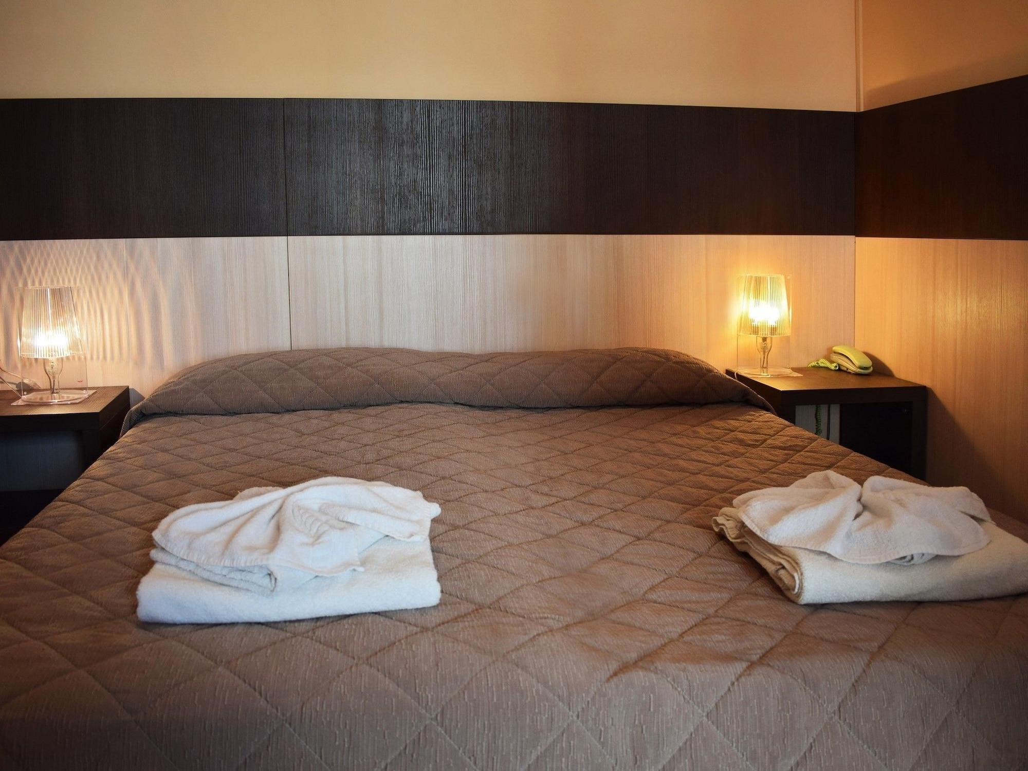 Hotel Bamby Rimini Esterno foto