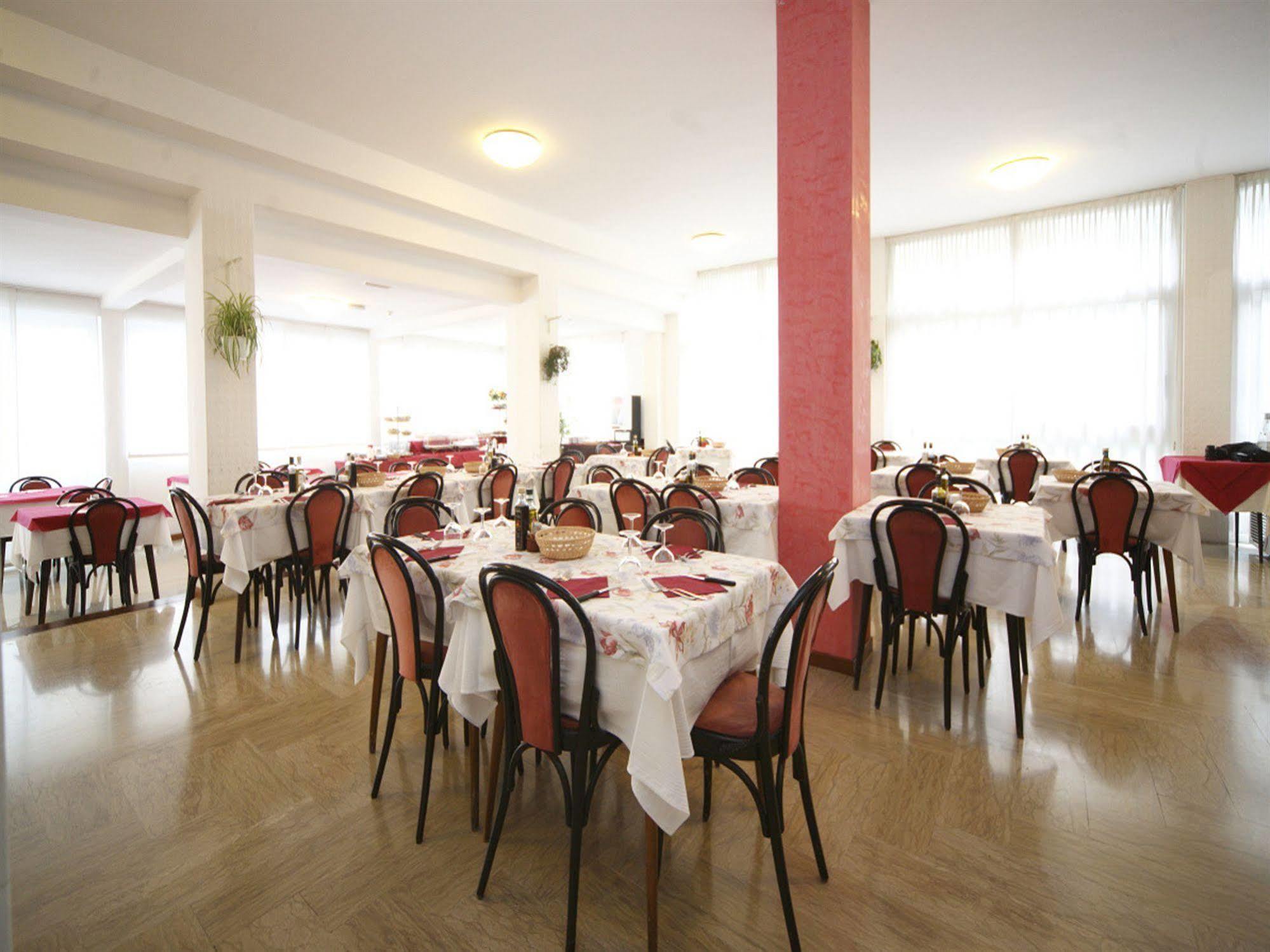 Hotel Bamby Rimini Esterno foto